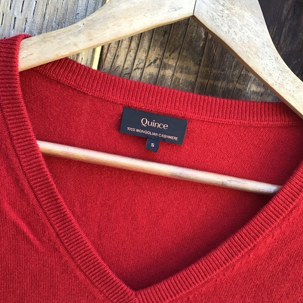 Quince 100% Mongolian Cashmere V-Neck Sweater Women's Small Varsity Red - Picture 3 of 6
